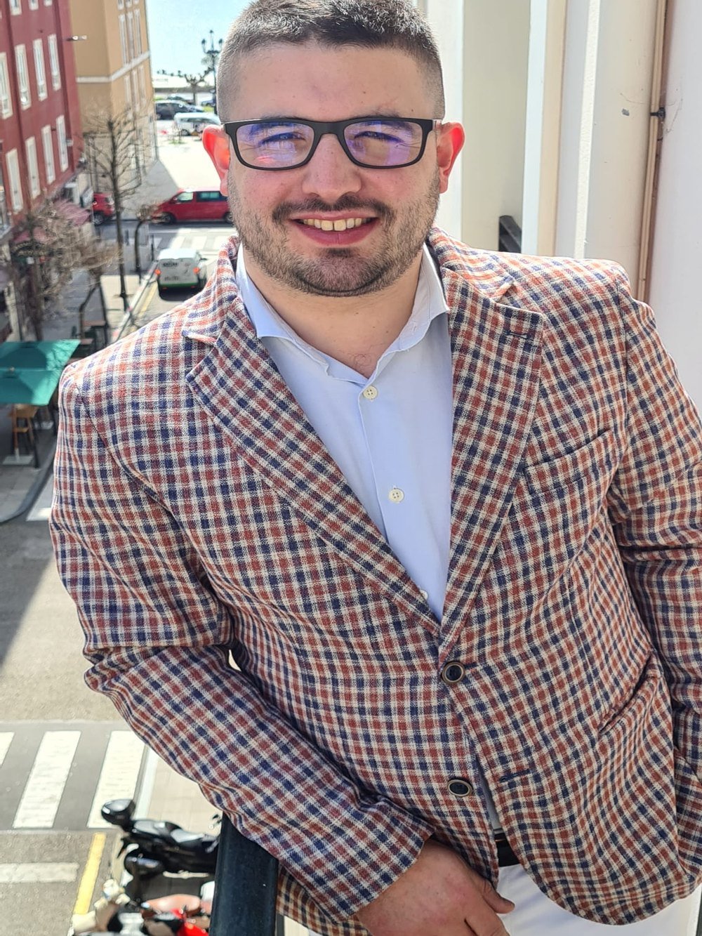 Carlos Javier Fernández Pérez, abogado, en el centro de Santander, Cantabria